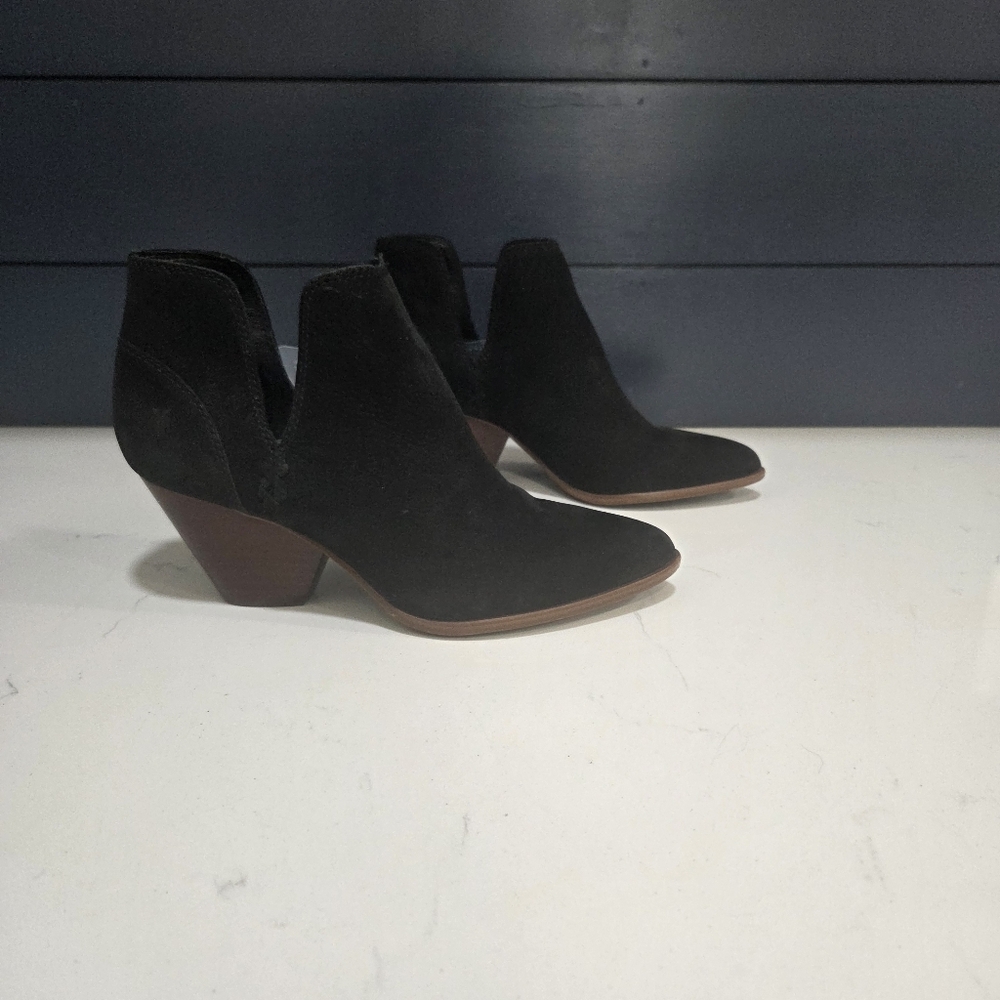 Frye Reina Cut Out Black Ankle Booties Leather READ FLAW Size 7.5